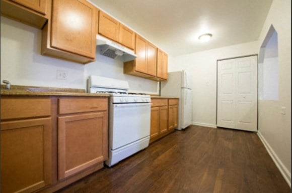 Pangea Lakes 13300 S Indiana Ave Apartments Chicago Kitchen